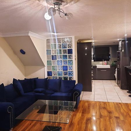Home Away In A Close Thamesmead  المظهر الخارجي الصورة