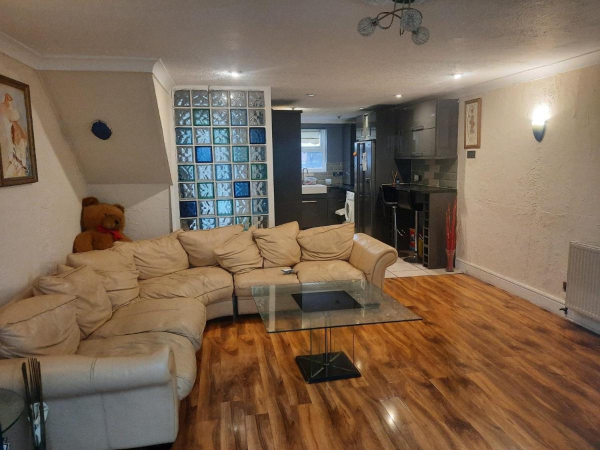 Home Away In A Close Thamesmead  المظهر الخارجي الصورة