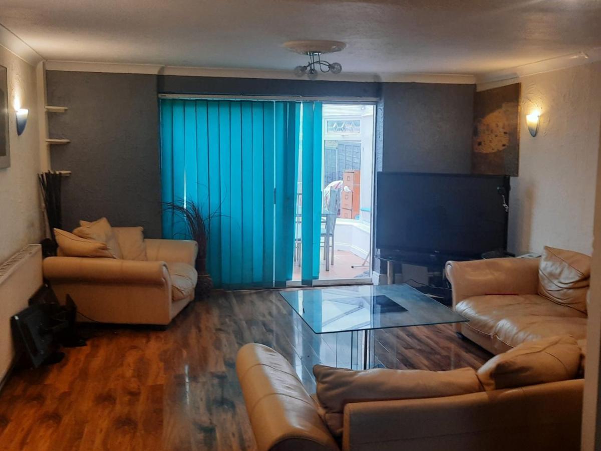 Home Away In A Close Thamesmead  المظهر الخارجي الصورة