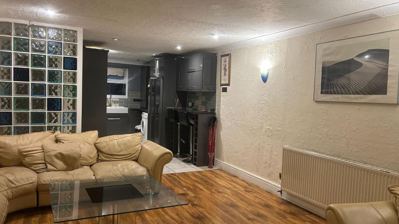 Home Away In A Close Thamesmead  المظهر الخارجي الصورة