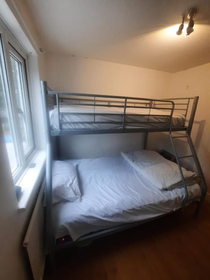 Home Away In A Close Thamesmead  المظهر الخارجي الصورة